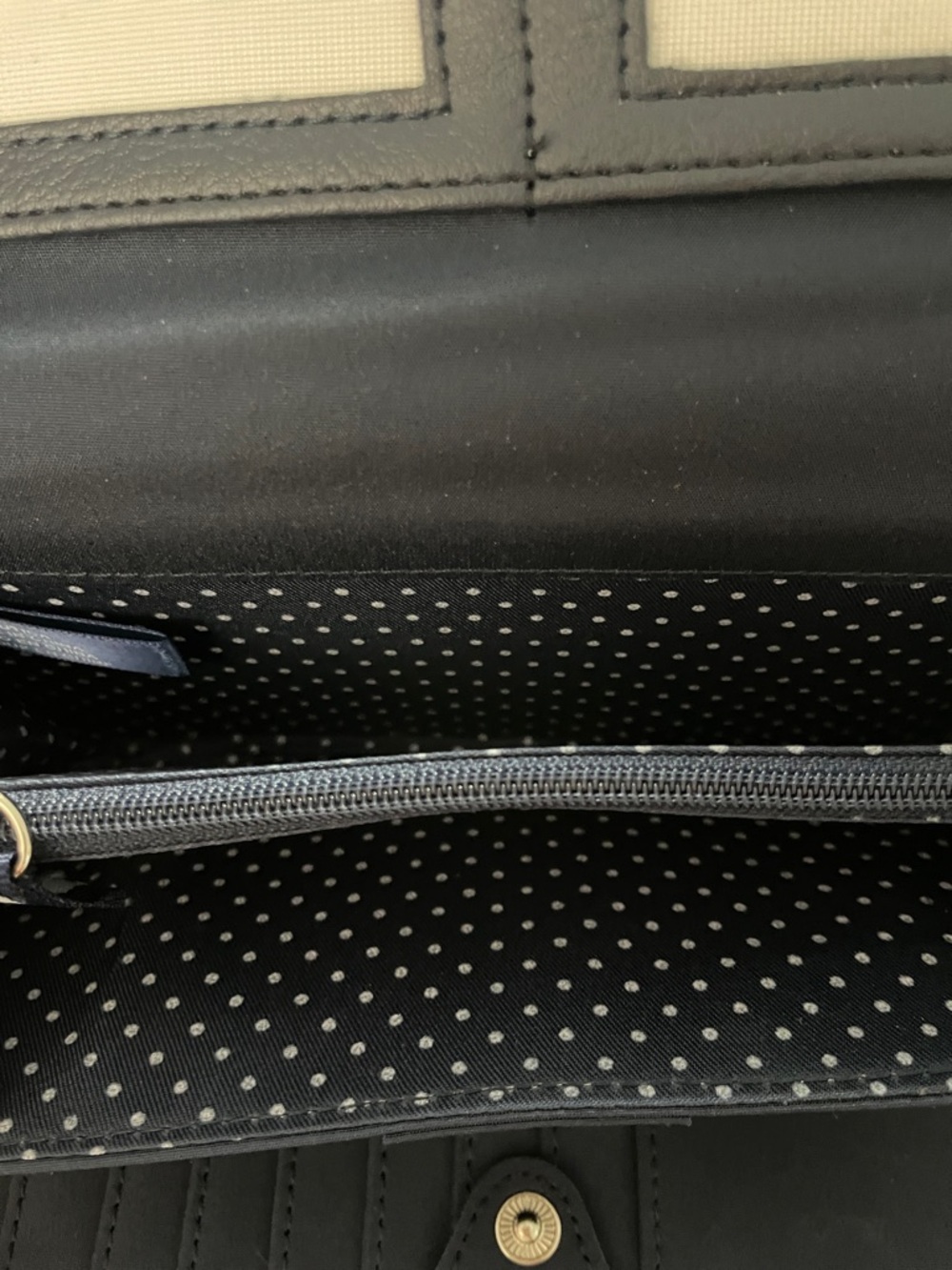 NWOT Nautica Embossed Logo Wallet in Navy - Picture 6 of 6